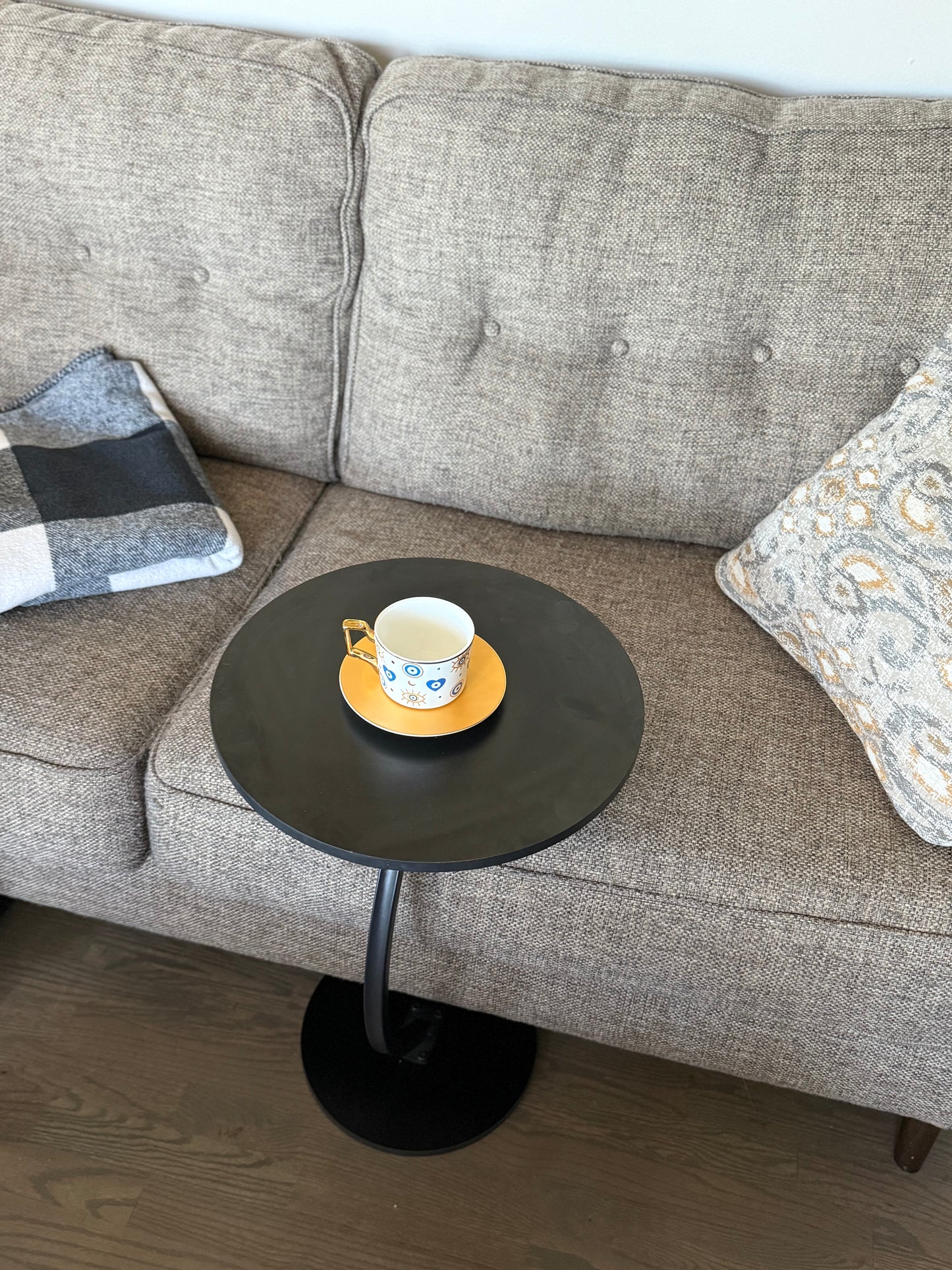 Black Modern C-Shaped Side Table - Sofa Laptop Desk for Small Spaces Living Room End Table